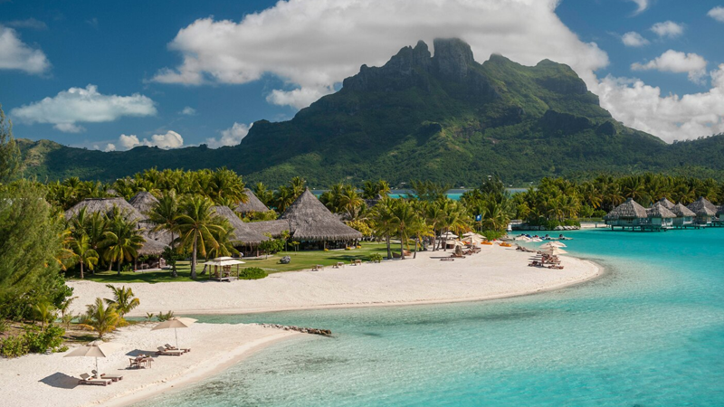 The St. Regis Bora Bora Resort - plage